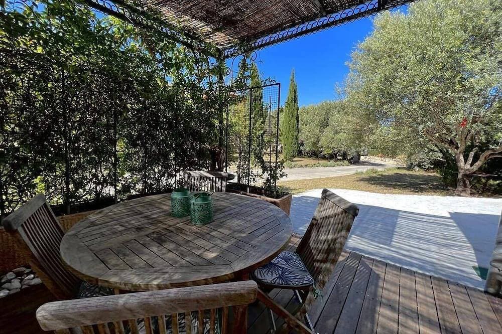 Apartment on wooded land 2 minutes from the beaches and the center 1