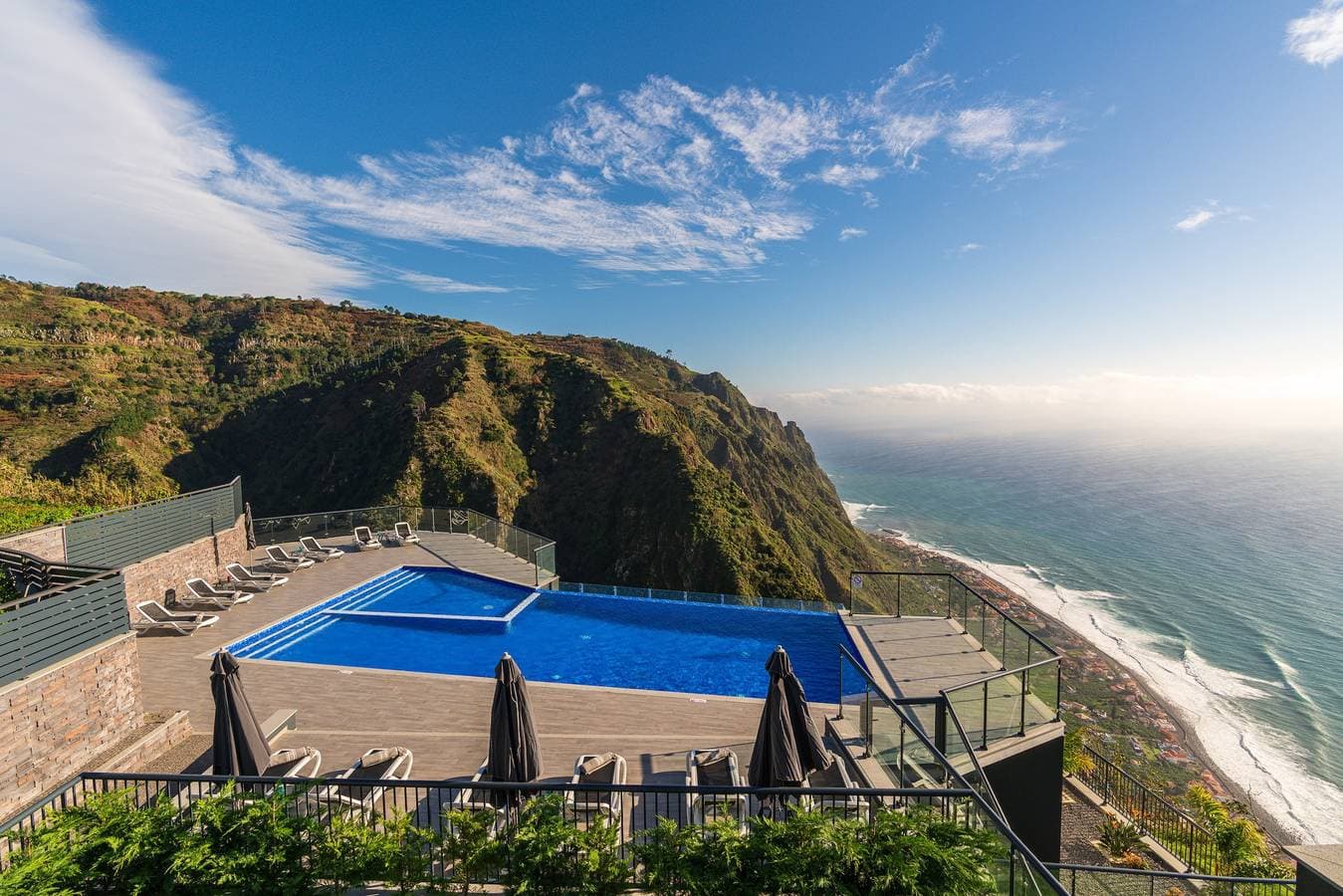 Foto 2 von 38: Modern villa, shared infinity pool | SunsetCliff 4