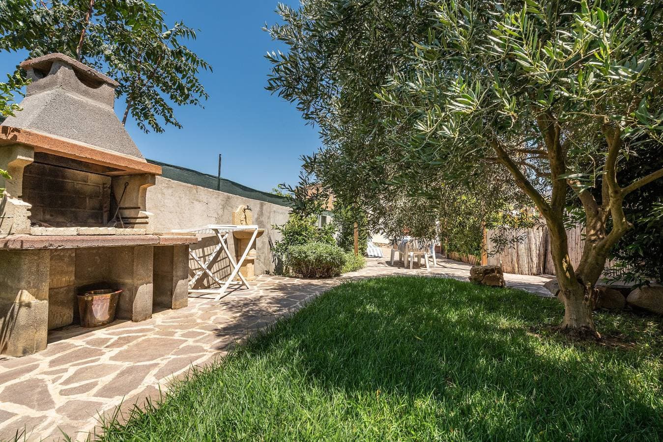 Foto 2 von 34: Ferienhaus in ruhiger Lage mit WLAN, Garten und Terrasse; Parkplätze vorhanden