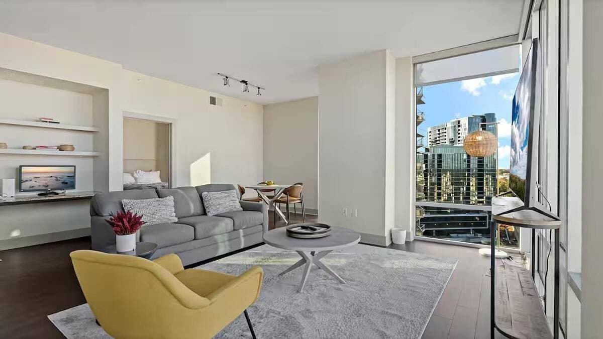 Foto 7 von 17: Two-Bedroom Apartment with Balcony