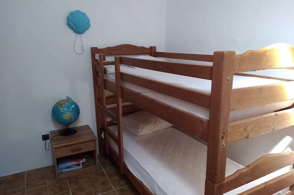 Foto 4 von 12: Quiet country house 90 m2 with swimming pool/ jacuzzi/ large garden/ terrace