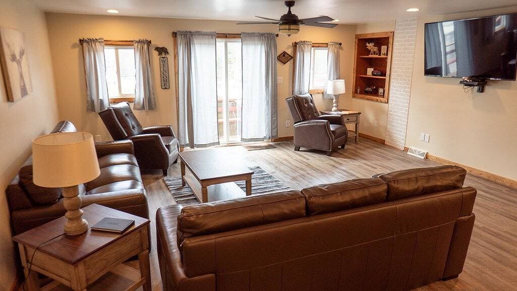 Falls Overlook Lodge - Family Friendly Lodge Near Trails & Fallingwater 1