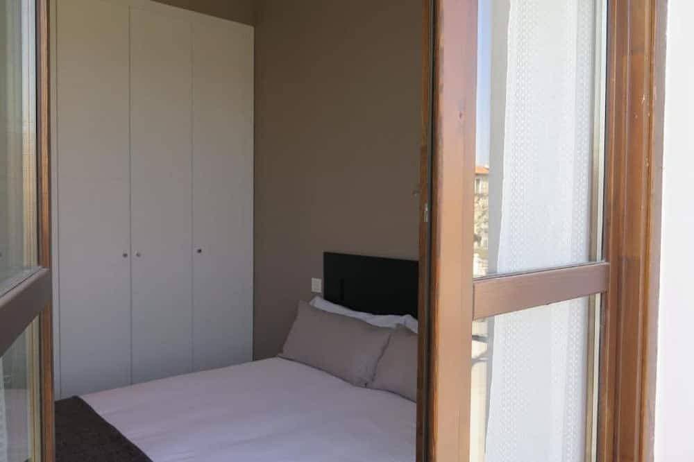 Foto 2 von 7: Spacious 4-bedroom condo in tranquil Alcalá de Henares -One-Bedroom Apartment