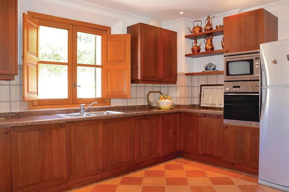 Foto 13 von 30: Nice home in Fornalutx with house a mountain view
