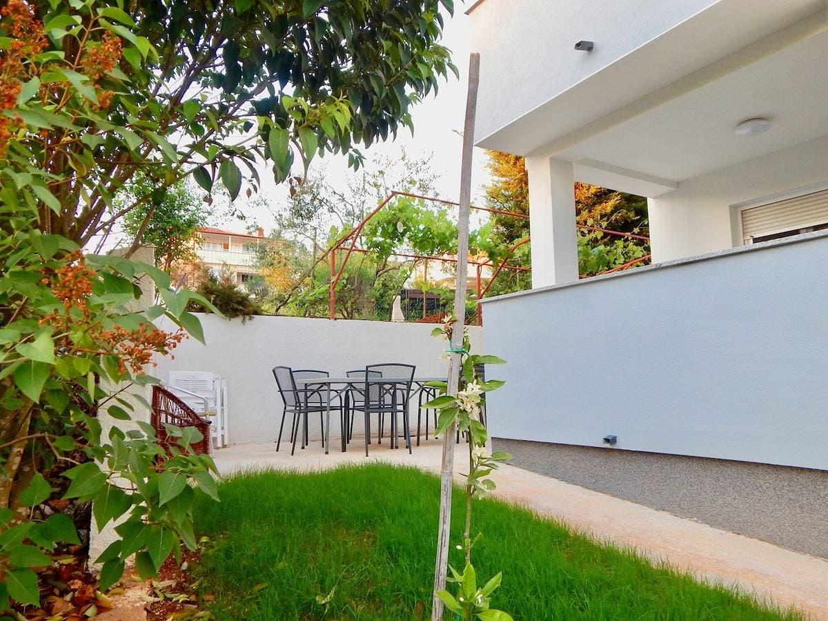 Foto 9 von 14: Comfortable lovely apartment with patio and grill / A2