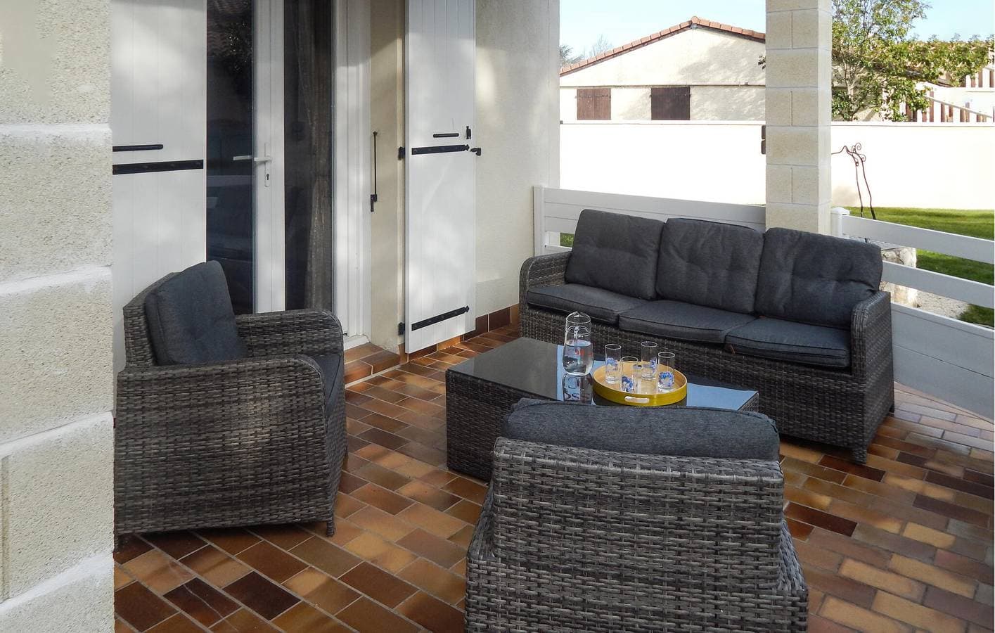 Foto 3 von 25: 119 sqft Ferienwohnung mit Parkplatz, Pool & Wifi