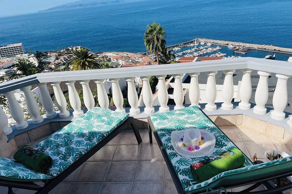 Sonniges Studio mit atemberaubendem Meerblick von der geräumigen Terrasse. 1