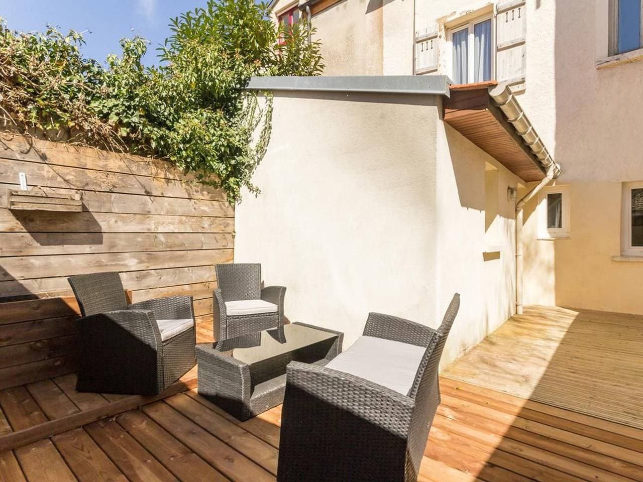 Stadthaus in Nuits-Saint-Georges mit Terrasse und Parkplatz 1
