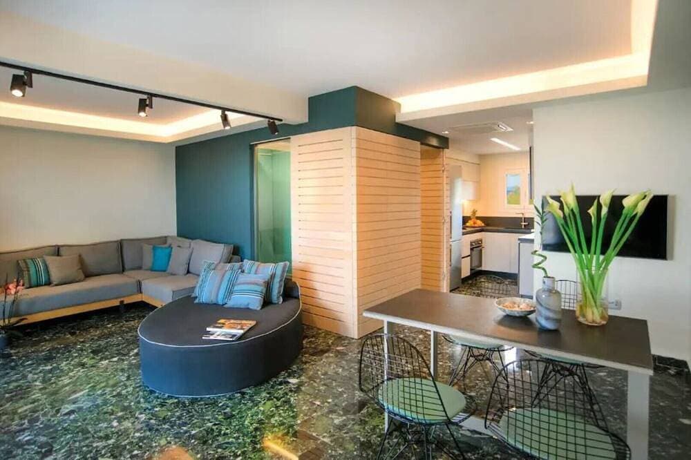 Foto 8 von 16: Vouliagmeni Kavouri Waterfront Apartment