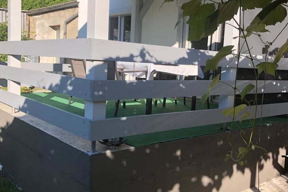 Foto 13 von 13: Moderne, helle Ferienwohnung mit Blick auf weite Landschaft; Parkplatz vorhanden