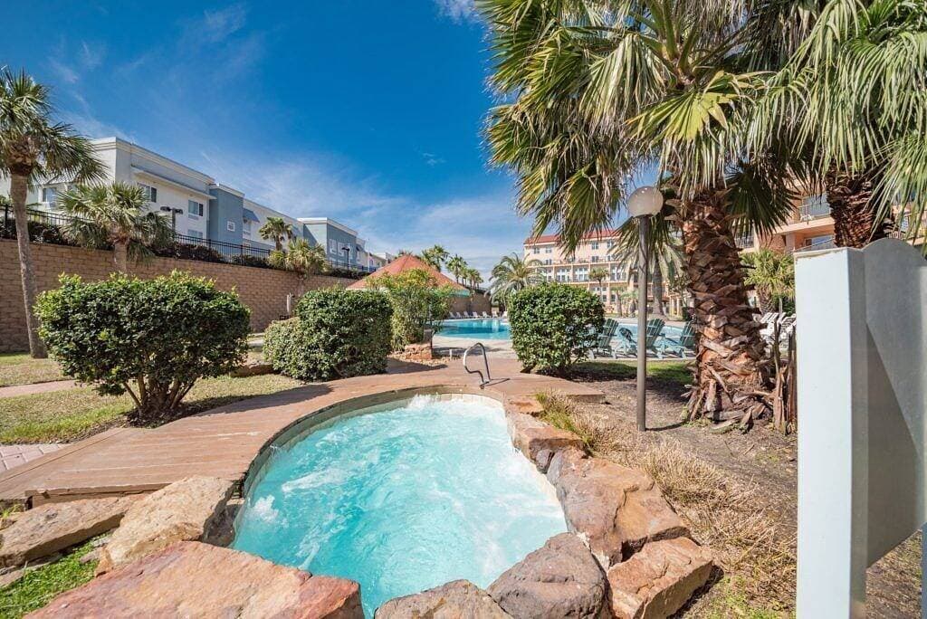 Foto 7 von 40: Get A Wave From It All - Unwind with Gulf Views, Dog Friendly!