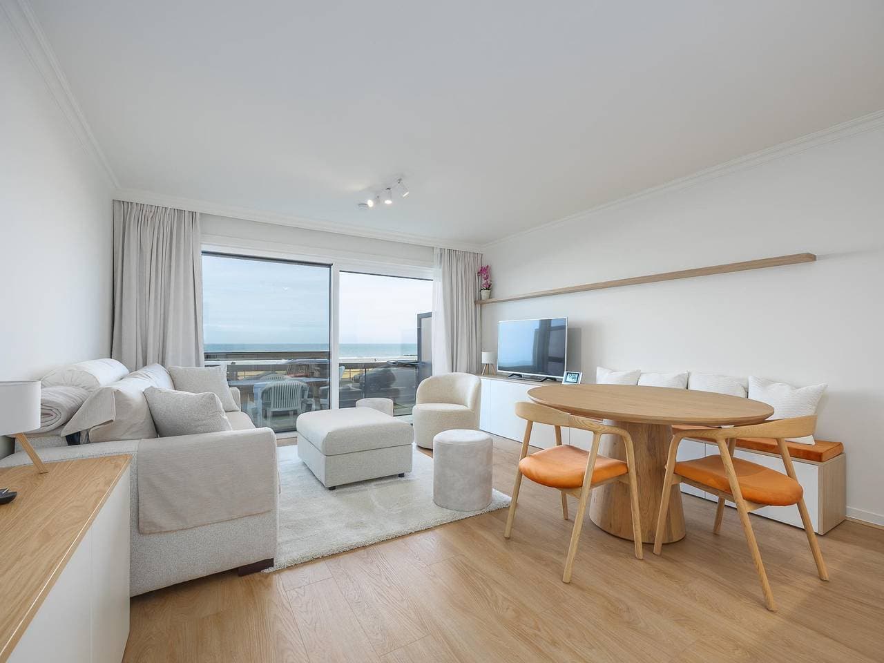 Luxuriöse Erdgeschosswohnung mit Meerblick 1