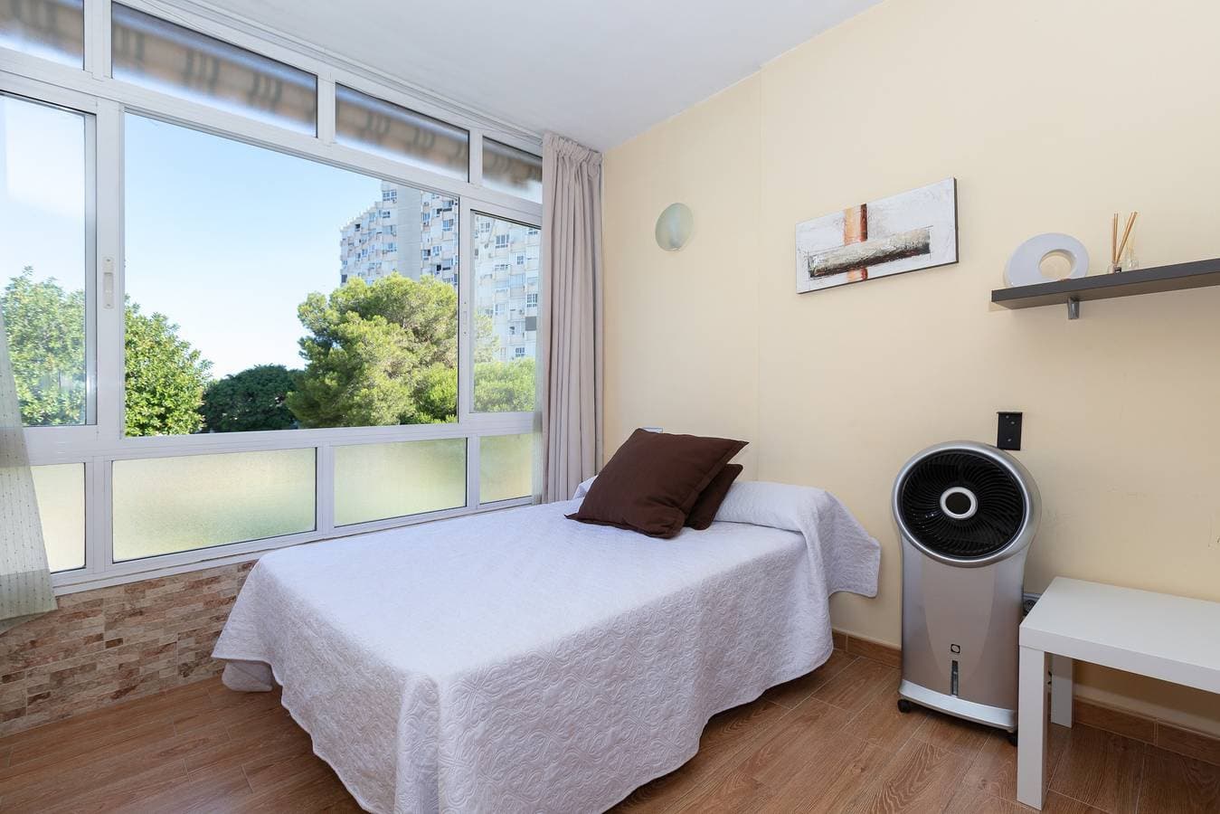 Foto 8 von 22: Einzimmerapartment 'Torremolinos' mit Gemeinschaftspool, Gemeinschaftsgarten und WLAN