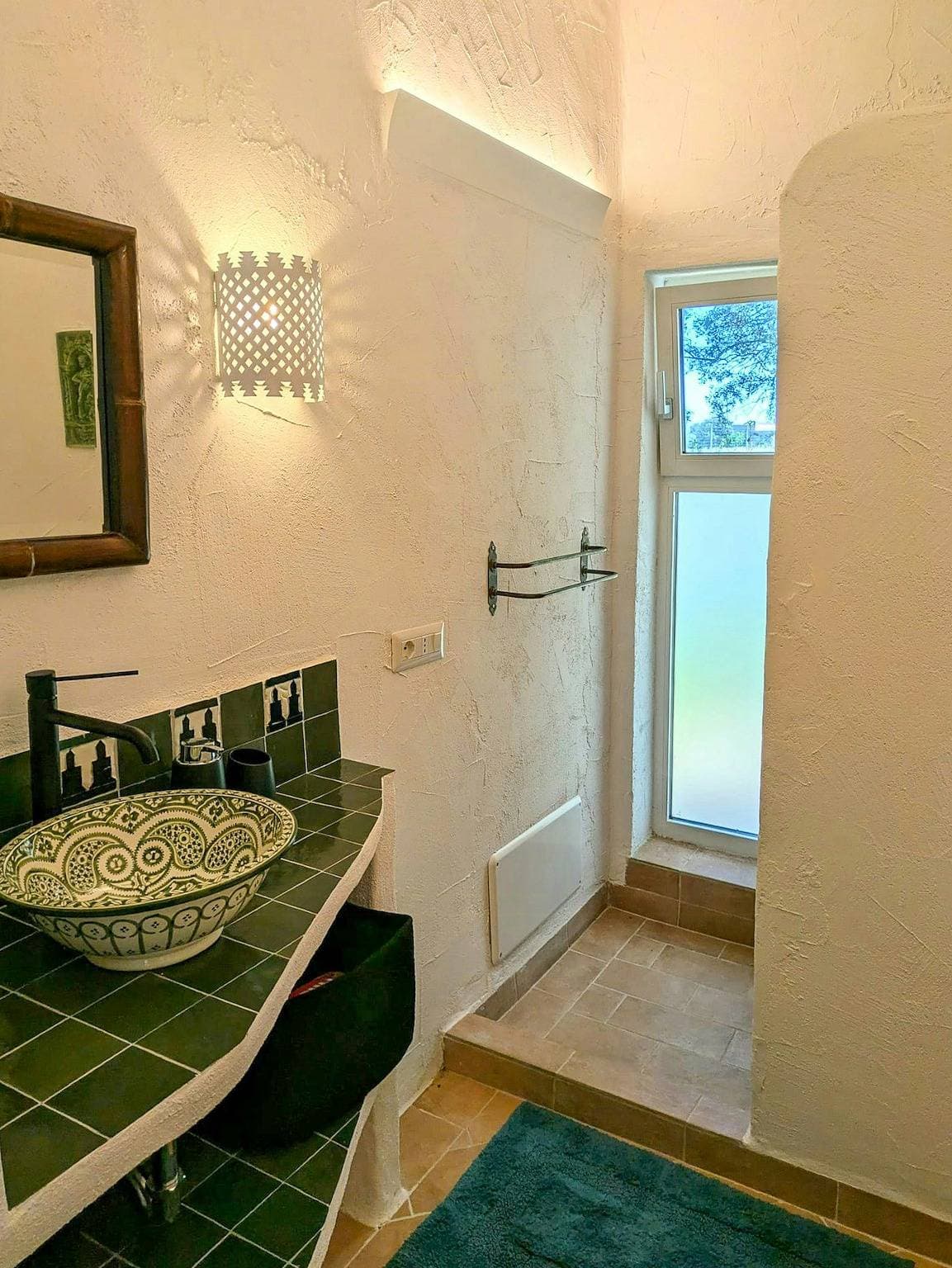 Foto 12 von 16: Haus mit Swimmingpool und einem Garten voller Obstbäume