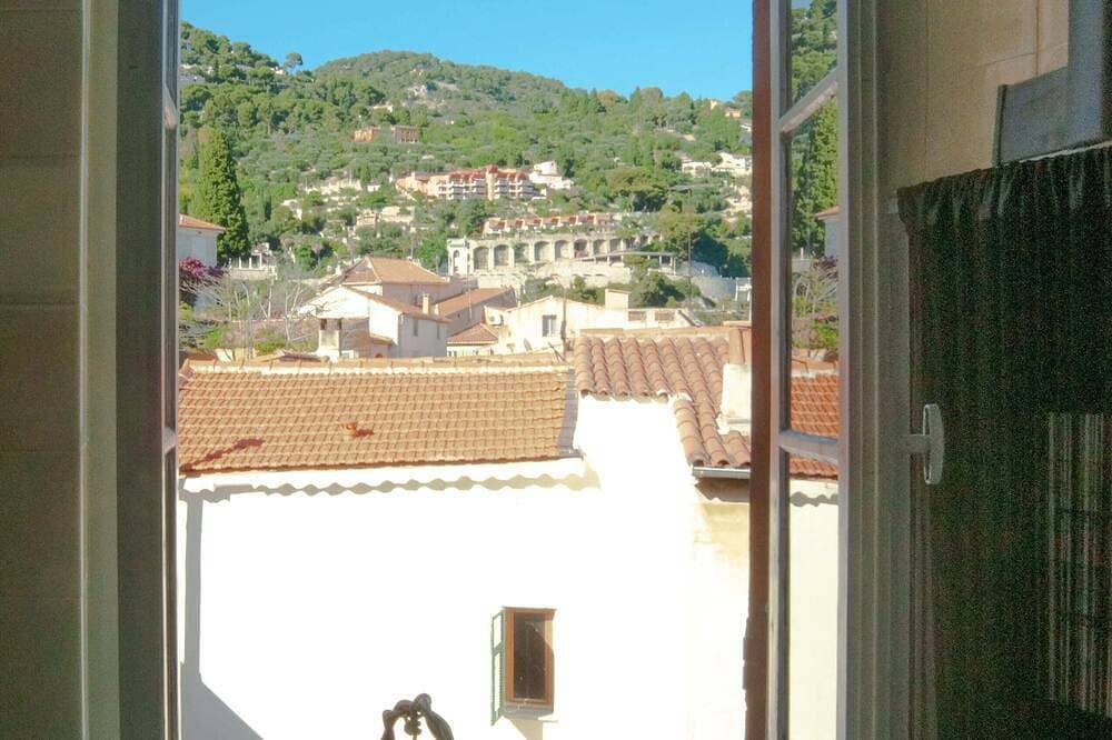 Foto 13 von 16: 26. Eine farbenfrohe Wohnung mit wunderschönem Meerblick und Balkon