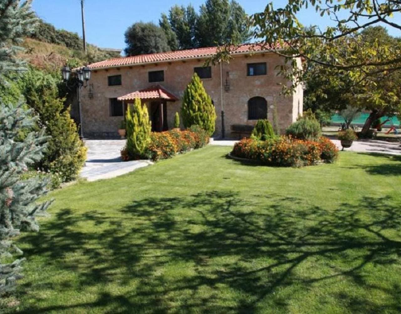 Foto 2 von 20: Landhaus 'Casa Rural El Manantial' nahe Ciudad Rodrigo mit privatem Pool und Bergblick