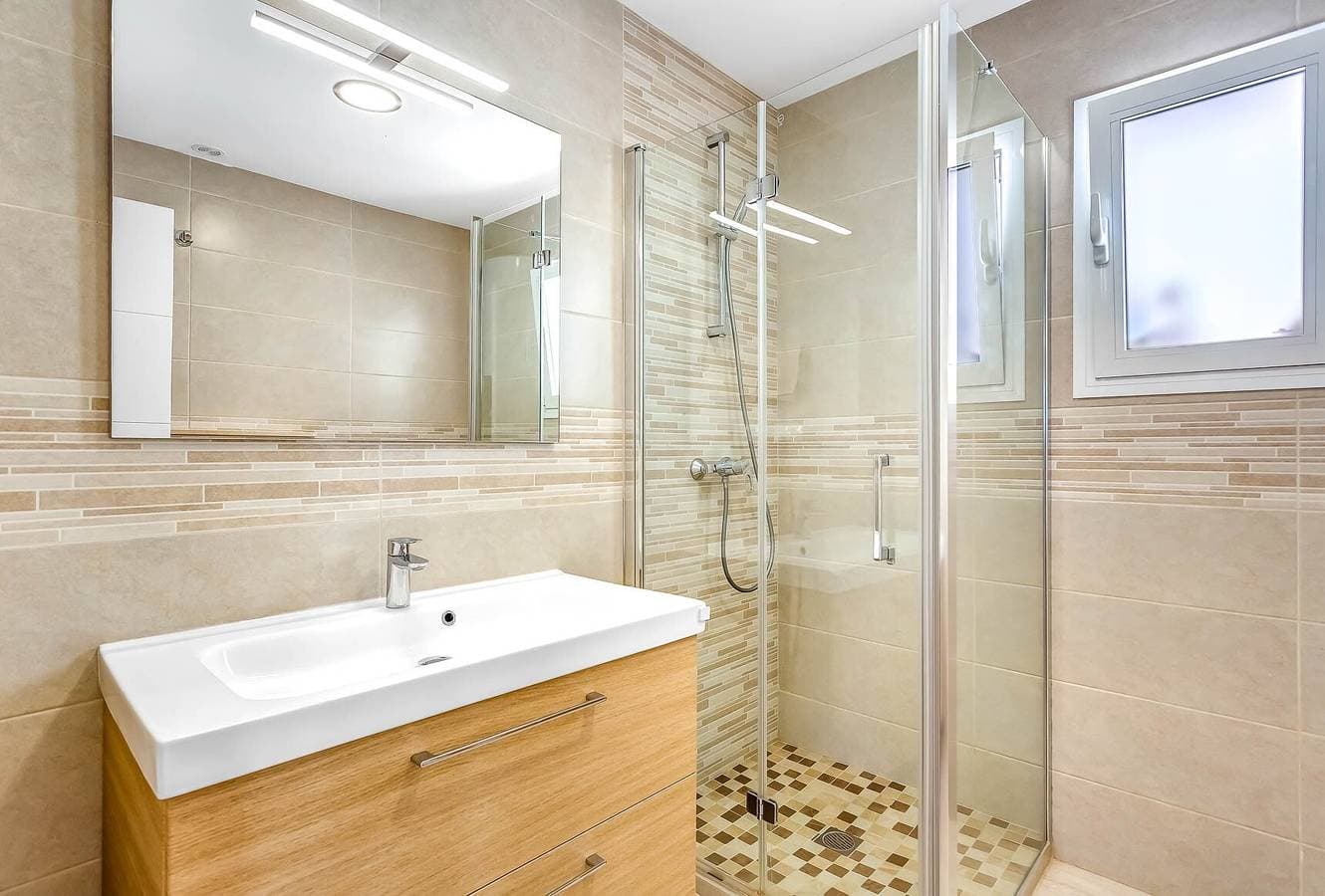 Foto 9 von 25: Ferienwohnung 'Torreblanca Deluxe Holiday Home' mit Meerblick, Gemeinschaftspool & WLAN