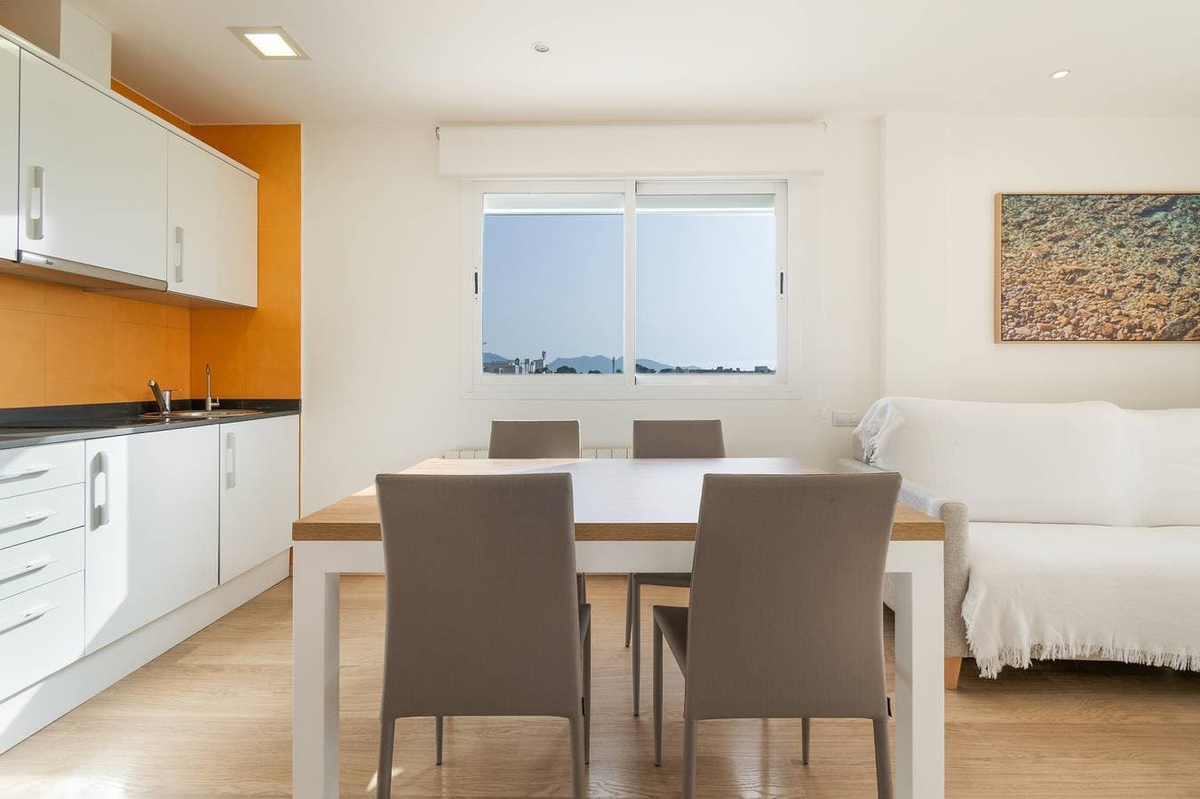 Foto 7 von 25: Apartment 'Las Palmeras 2' mit Gemeinschaftspool, WLAN und Klimaanlage