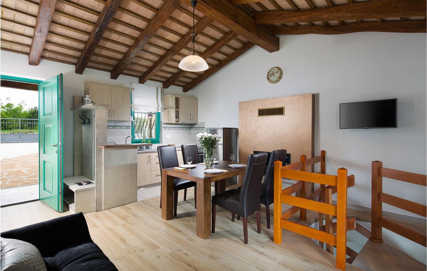 Foto 7 von 32: Charmante 75 m² große Wohnung mit Pool, WLAN und Terrasse – nur 100 m vom Restaurant entfernt!