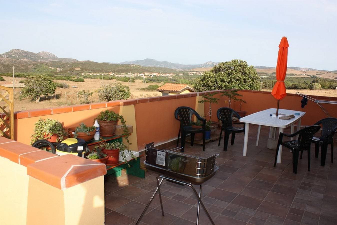Foto 8 von 43: Landhaus 'Ethnic house & view, Sulcis Relax' mit Bergblick, privater Terrasse & WLAN