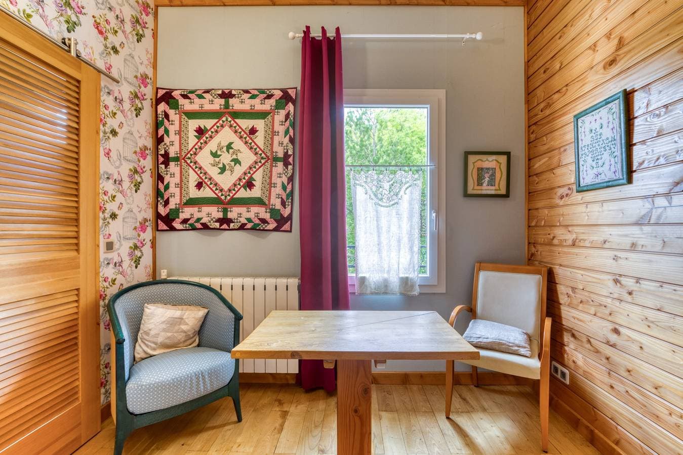 Foto 6 von 29: Gästezimmer „Chambre Madeleine“ mit Gemeinschaftspool, Terrasse und WLAN