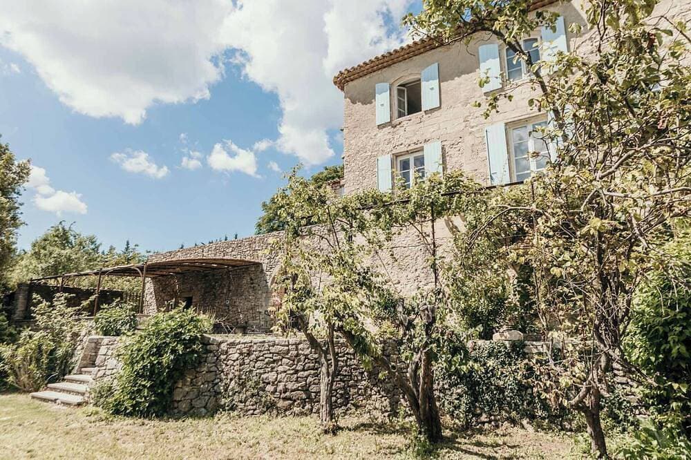 Foto 3 von 30: Charming 13th-Century Stone House with Infinity Pool in Provence 6 bedrooms AC