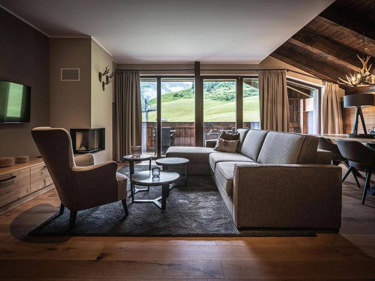 Foto 2 von 10: AlpenParks Hotel & Apartment Arlberg Warth mit Pool