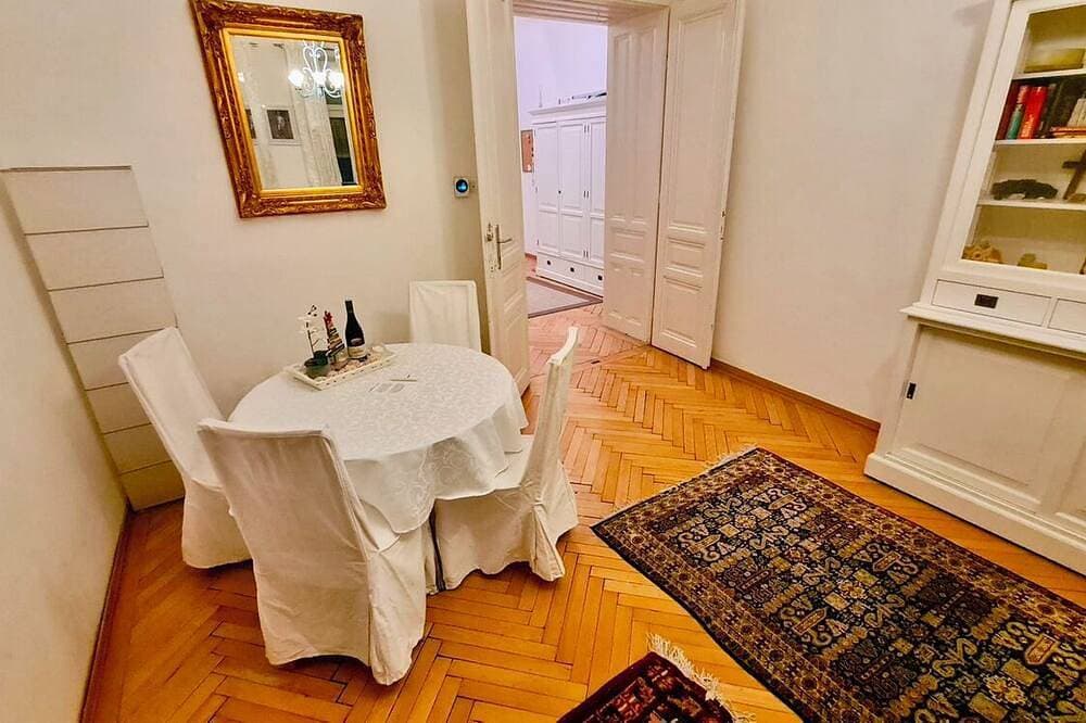 Foto 6 von 11: Liebevoll eingerichtetete Jungendstilwohnung in Gründerzeithaus