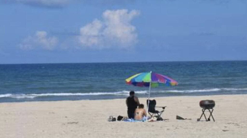 Foto 10 von 44: \"RightOnTheBeachVR\" Front Row Jamaica Beach 4Br / 3bth, atemberaubende Aussichten, riesige Decks