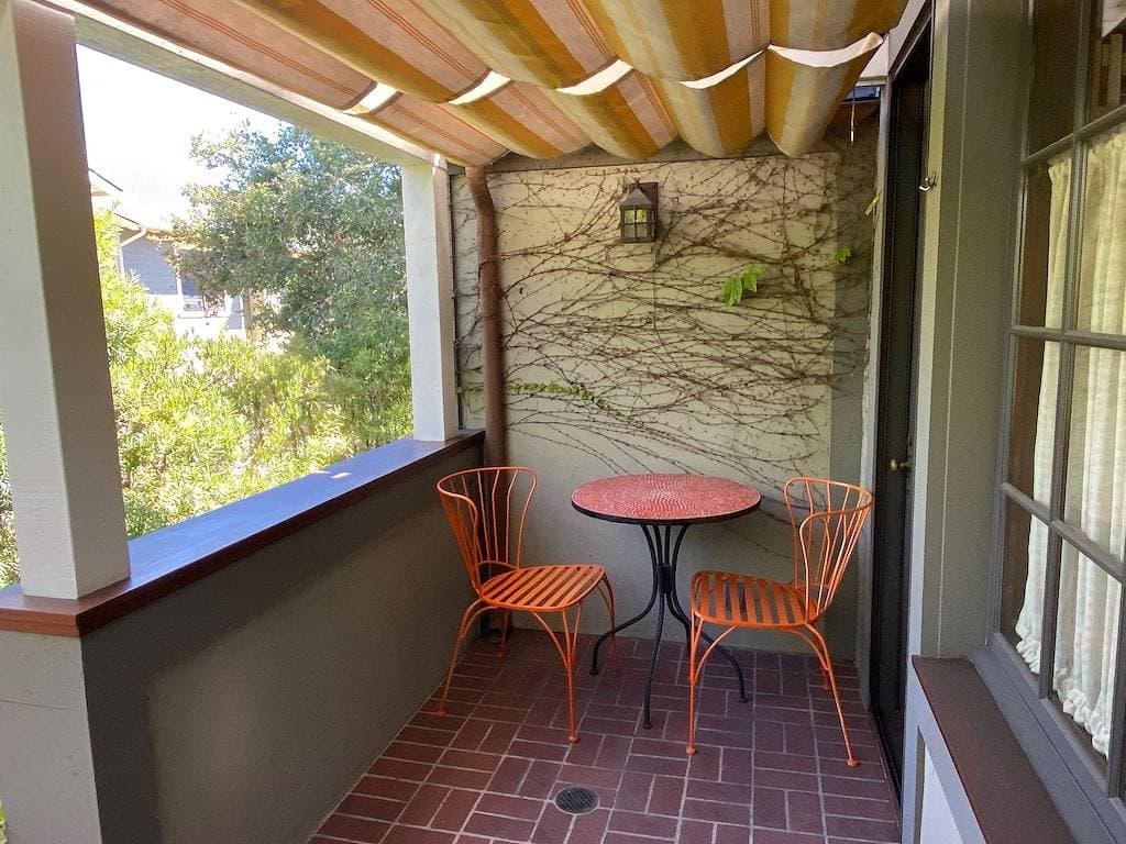 Foto 8 von 10: The Charming Tudor Cottage Apartment
