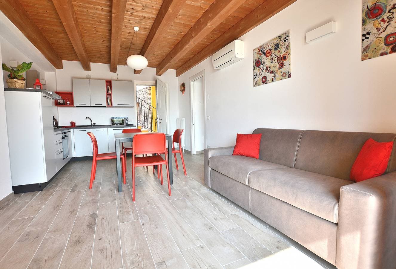 Foto 8 von 15: Red Apartment in Marciaga di Costermano