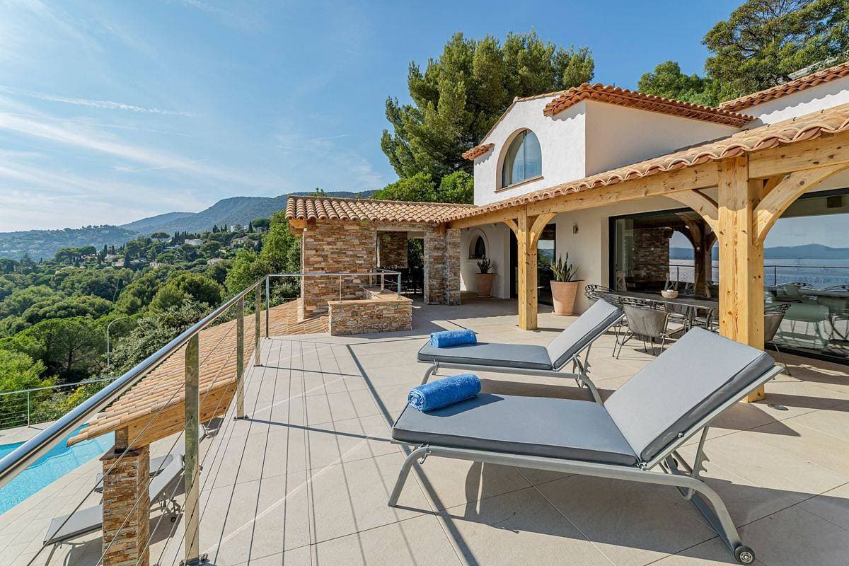 Foto 6 von 24: Villa für 8 Personen mit Terrasse