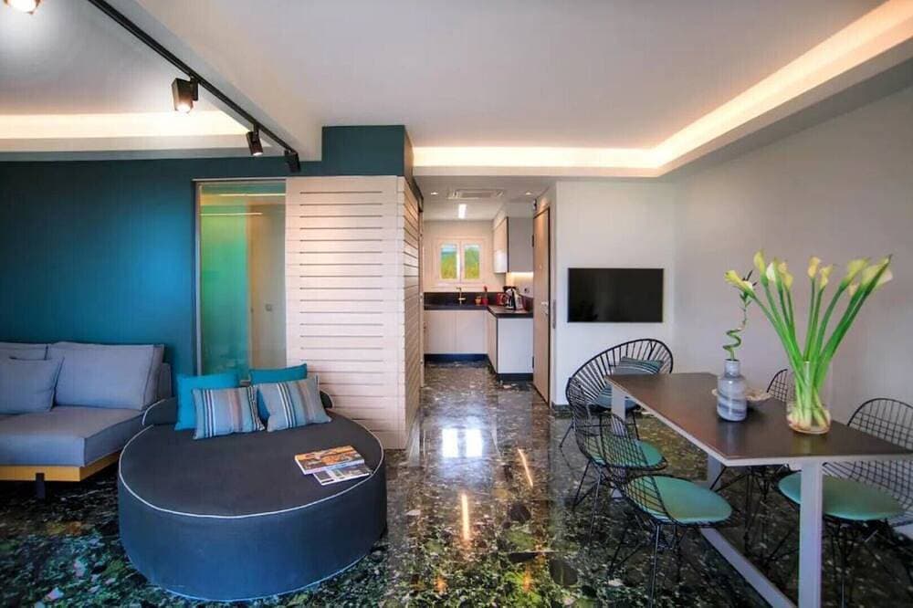 Foto 10 von 16: Vouliagmeni Kavouri Waterfront Apartment