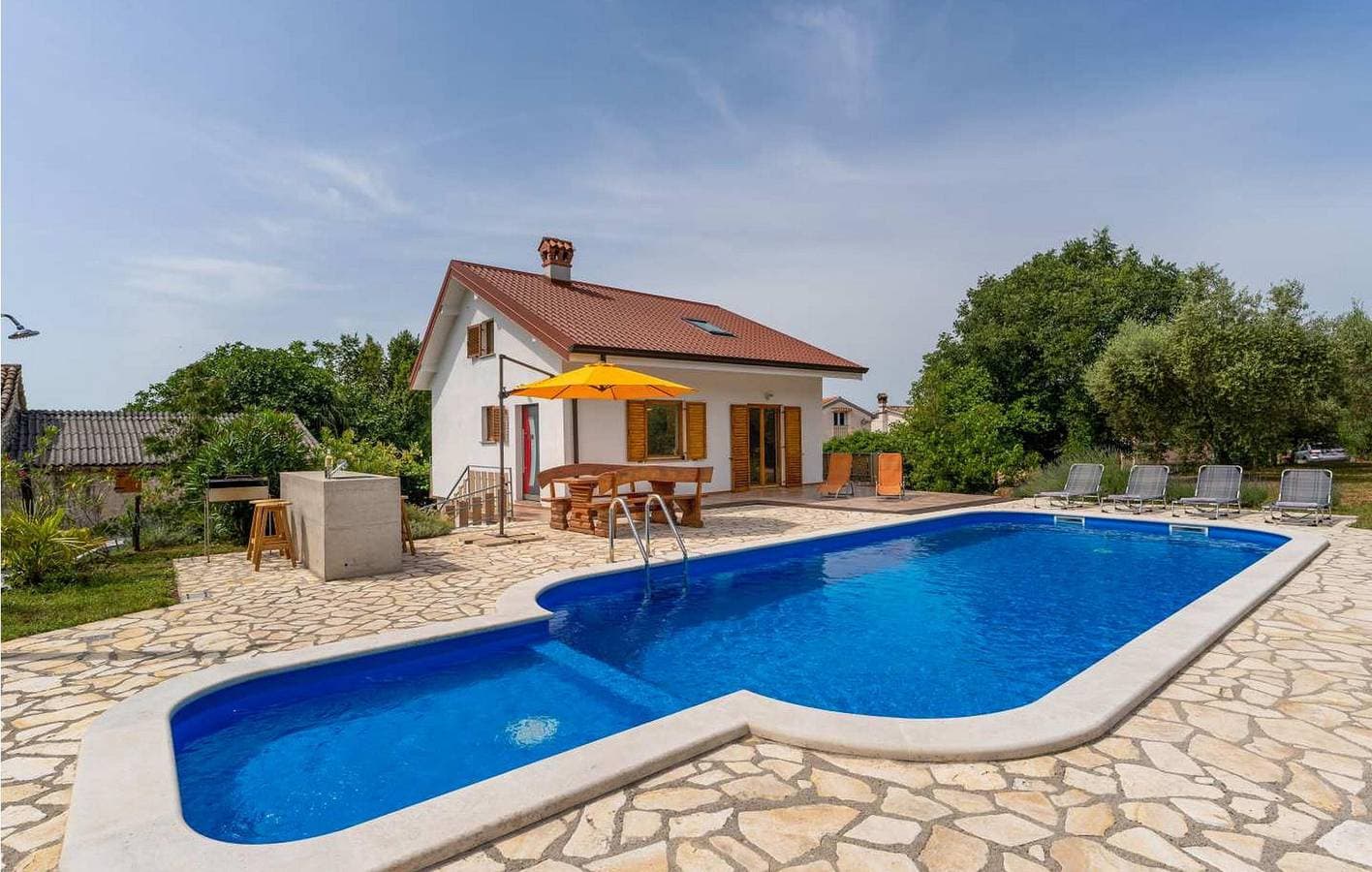 Foto 12 von 46: Geräumige 2-Zimmer-Wohnung mit Pool, Terrasse und WLAN in der Nähe des Flusses Mirna