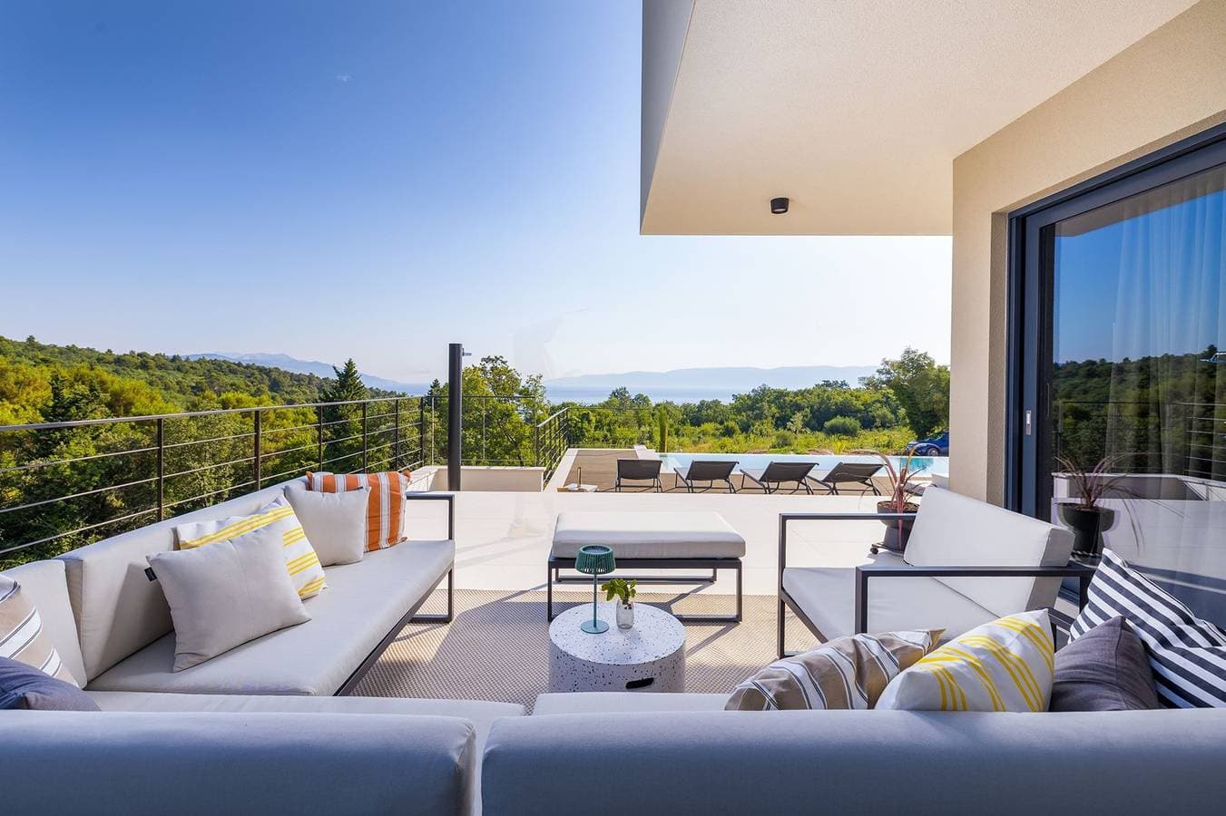Foto 2 von 54: Villa Serenis – Elegante, moderne Villa mit privatem Pool und atemberaubendem Meerblick