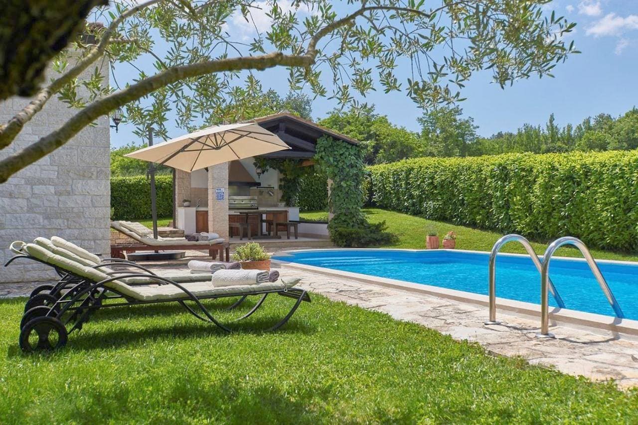 Foto 4 von 63: Villa with Private Pool