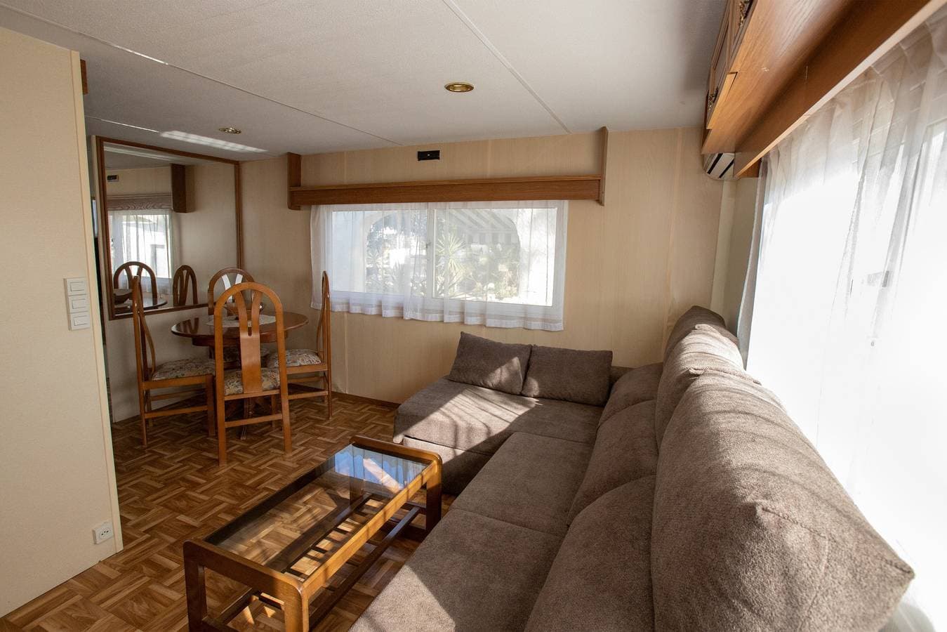 Foto 7 von 37: Wohnwagen 'Mobilhome Mit Garten Und Pool' mit Gemeinschaftspool, WLAN und Klimaanlage