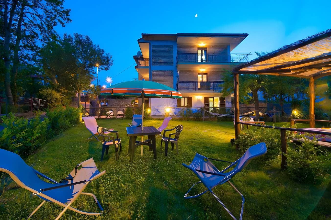 Foto 7 von 27: Zimmer 'Haidi House - Camera Arancione' mit Bergblick