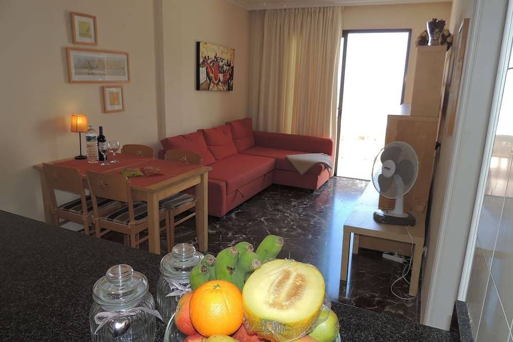 Foto 11 von 30: Romantic Retreat In Prime Position With Stunning Views To Cliffs, Marina & Sea.