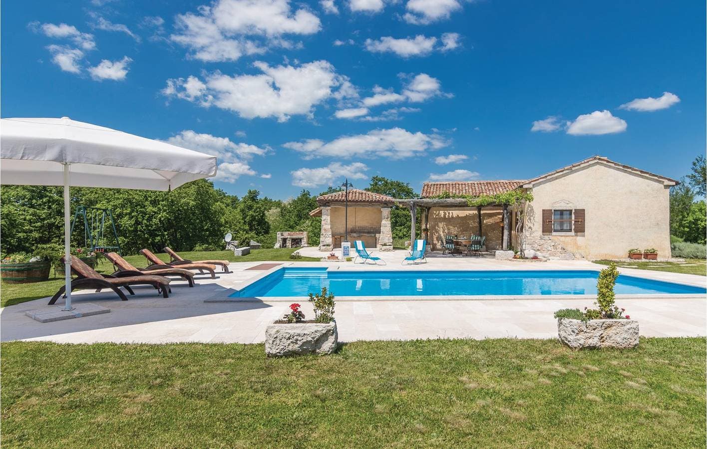 Foto 13 von 48: Geräumige 91 m² große Wohnung mit Pool, WLAN, Parkplatz und Klimaanlage!