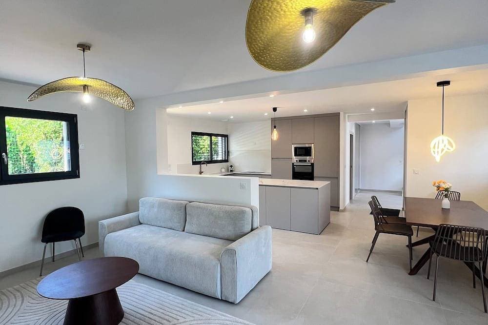 Villa Nova Annecy | Downtown & Lake | Sleeps 8 1