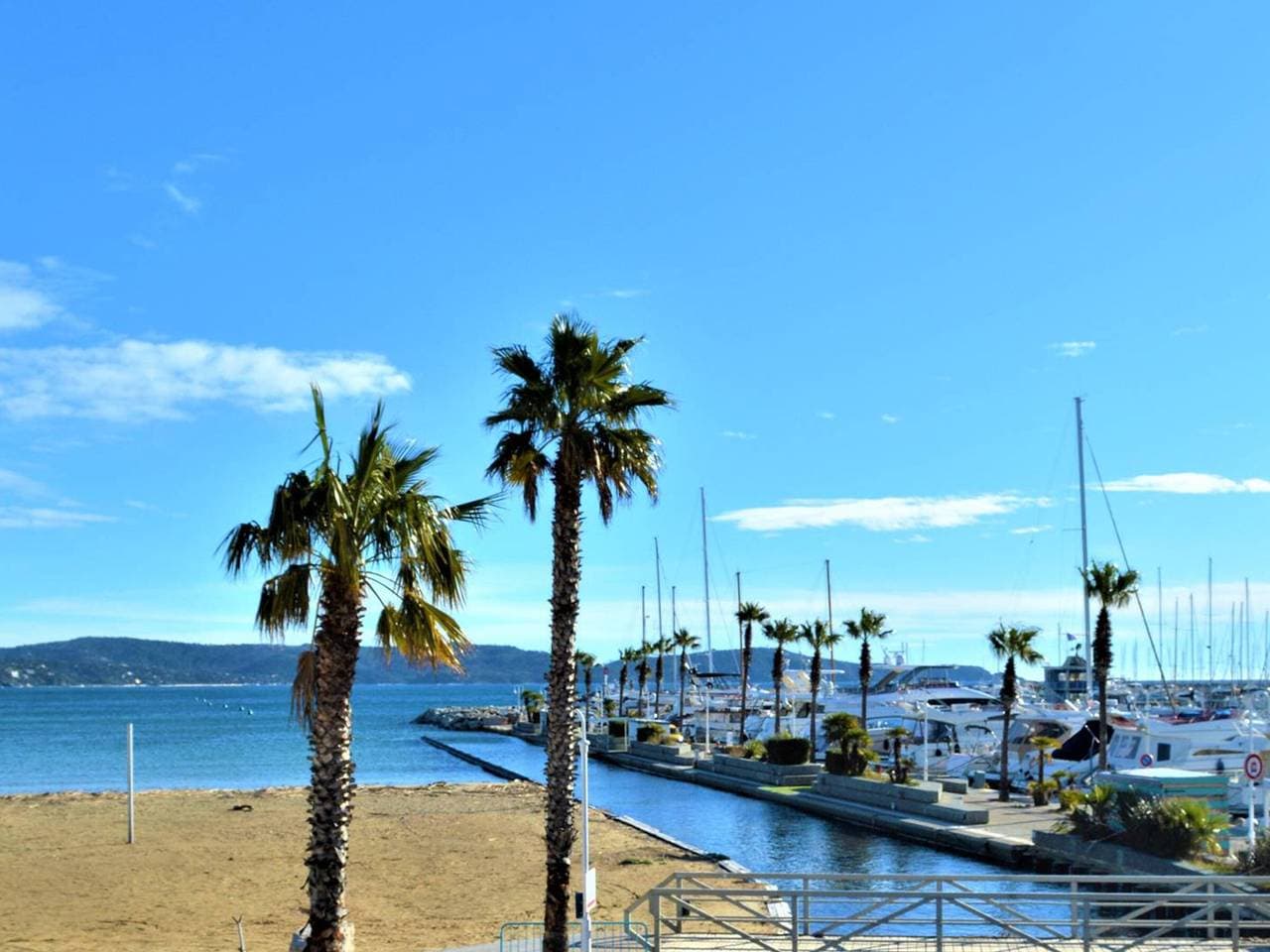Foto 13 von 18: Klimatisiertes Studio am Strand mit Terrasse und privatem Pool in Cavalaire, für 4 Personen