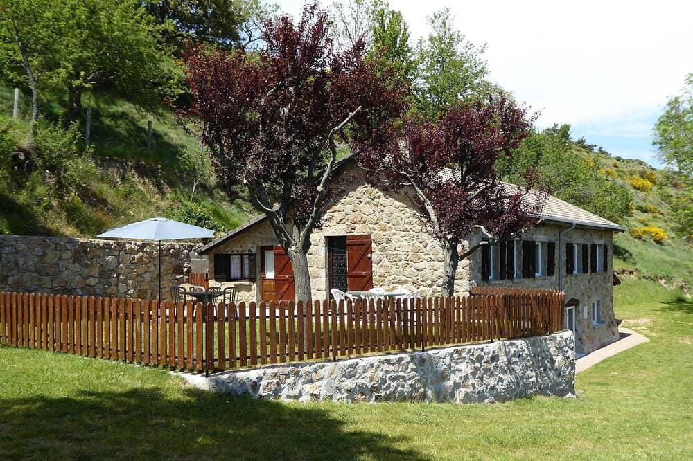 Super Unterkunft mitten im Grünen in Ardèche. See à 7km, 8 Personen 1