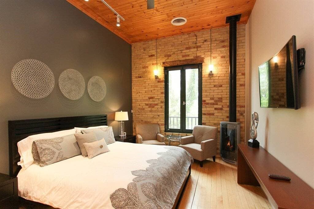 Foto 6 von 19: Charlie's Hideaway - Mitten in der Innenstadt von Saugatuck!