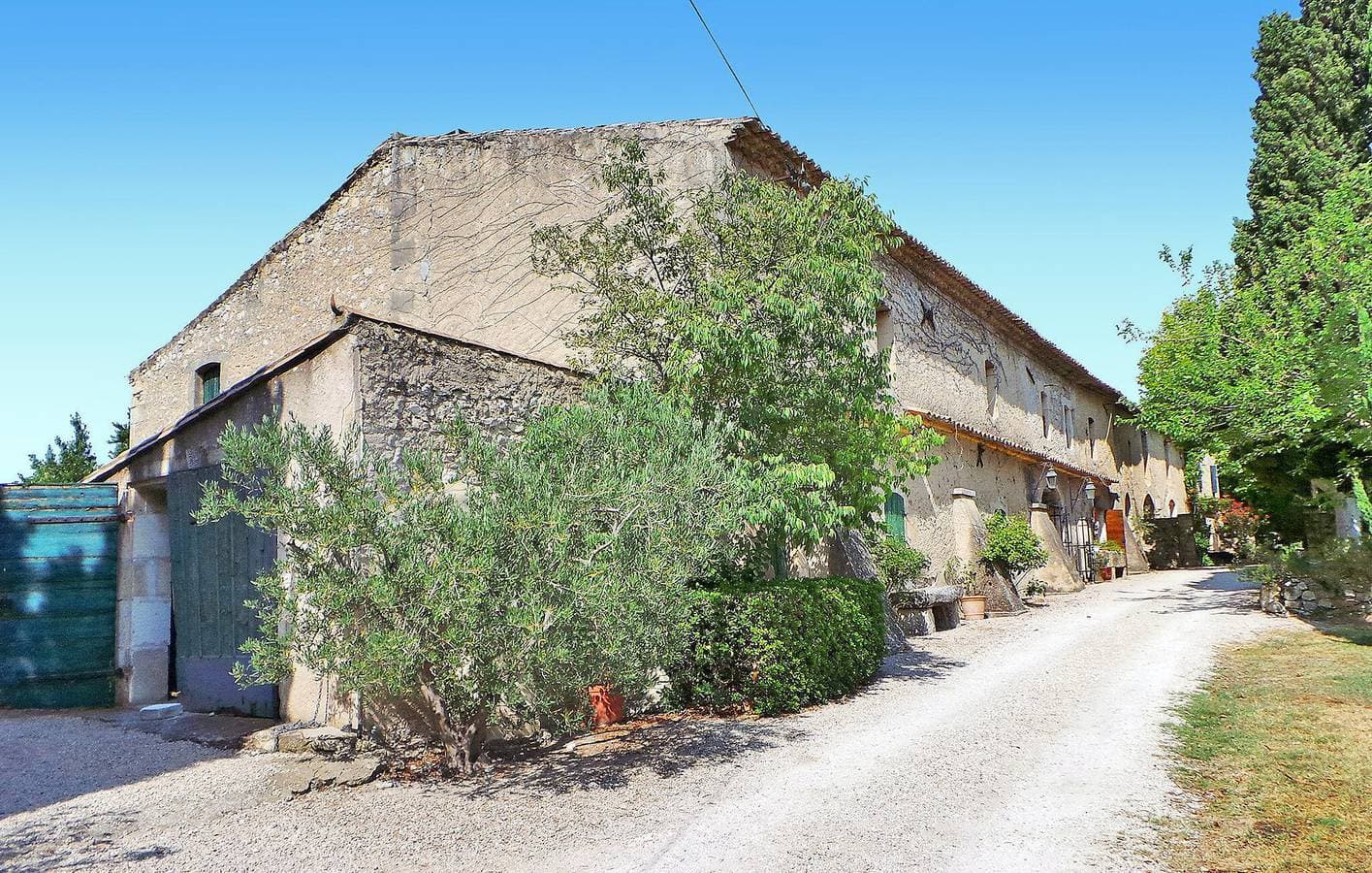 Foto 2 von 47: 500sqft Wohnung mit Garten, Pool, Parkplatz & Internet