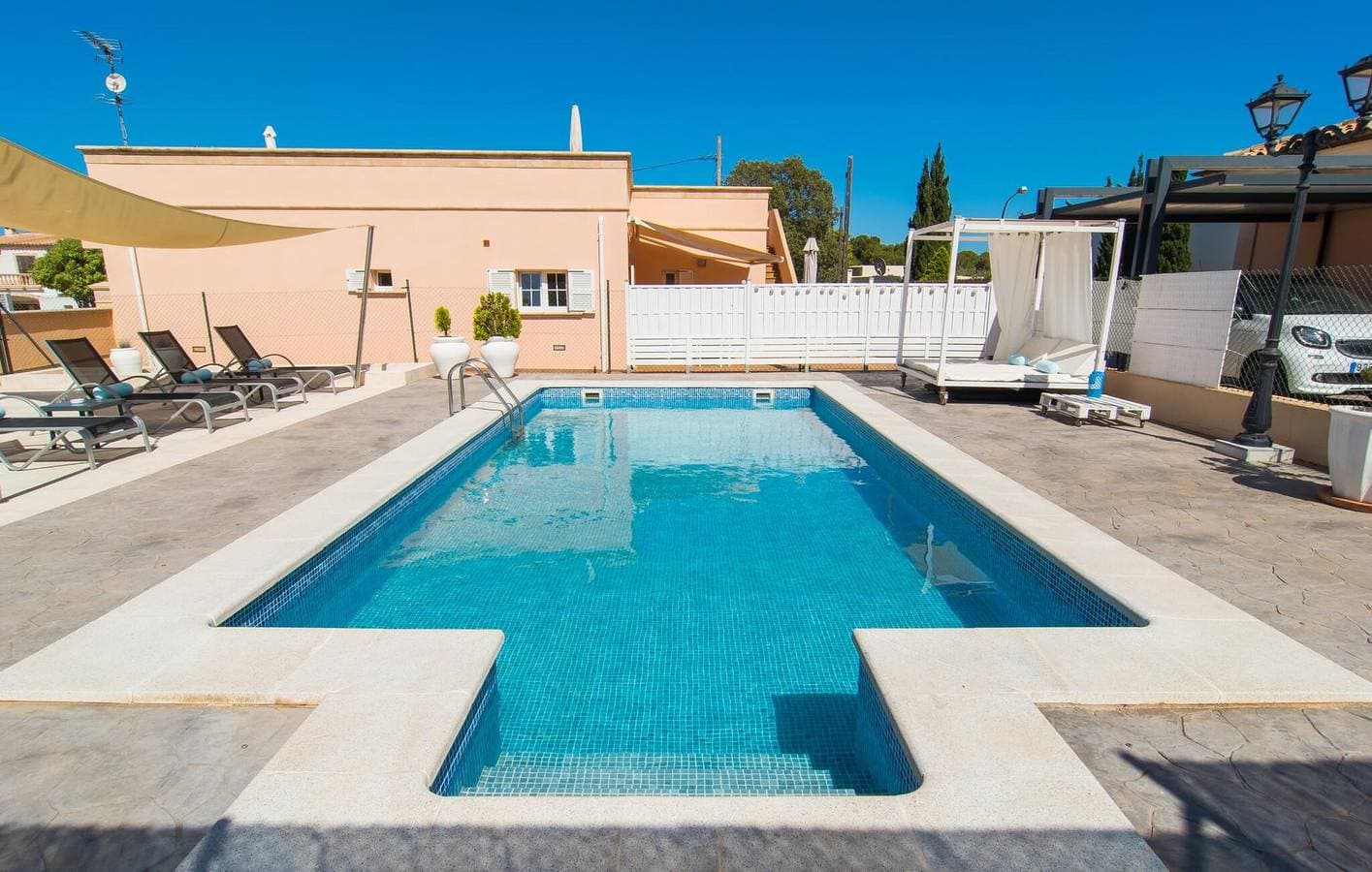 Foto 13 von 41: Ruhige Wohnung mit Meerblick, Pool und Grill