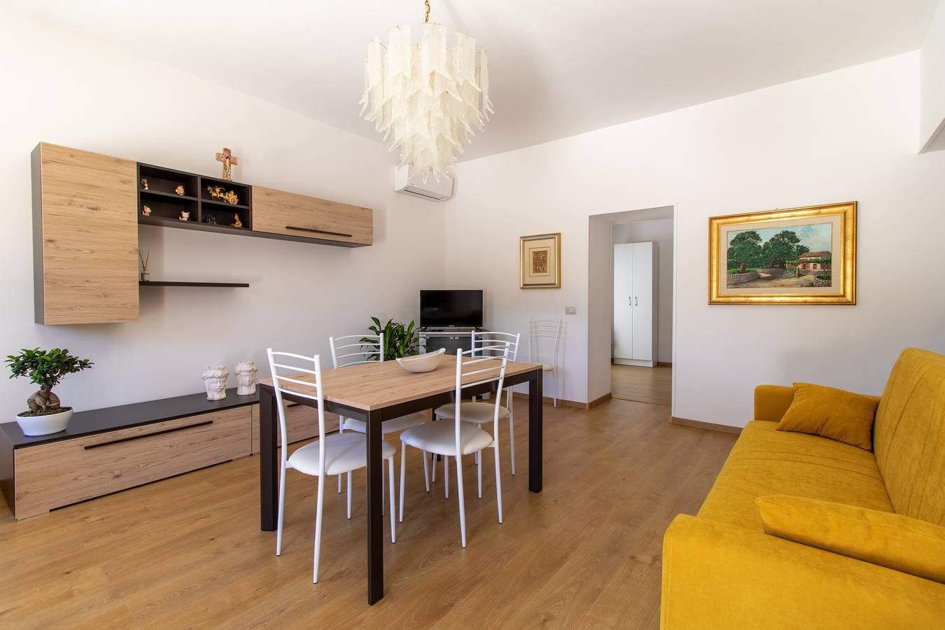 Foto 6 von 41: Ferienwohnung 'I due ulivi' mit Blick auf die Hügel von Modica und WLAN
