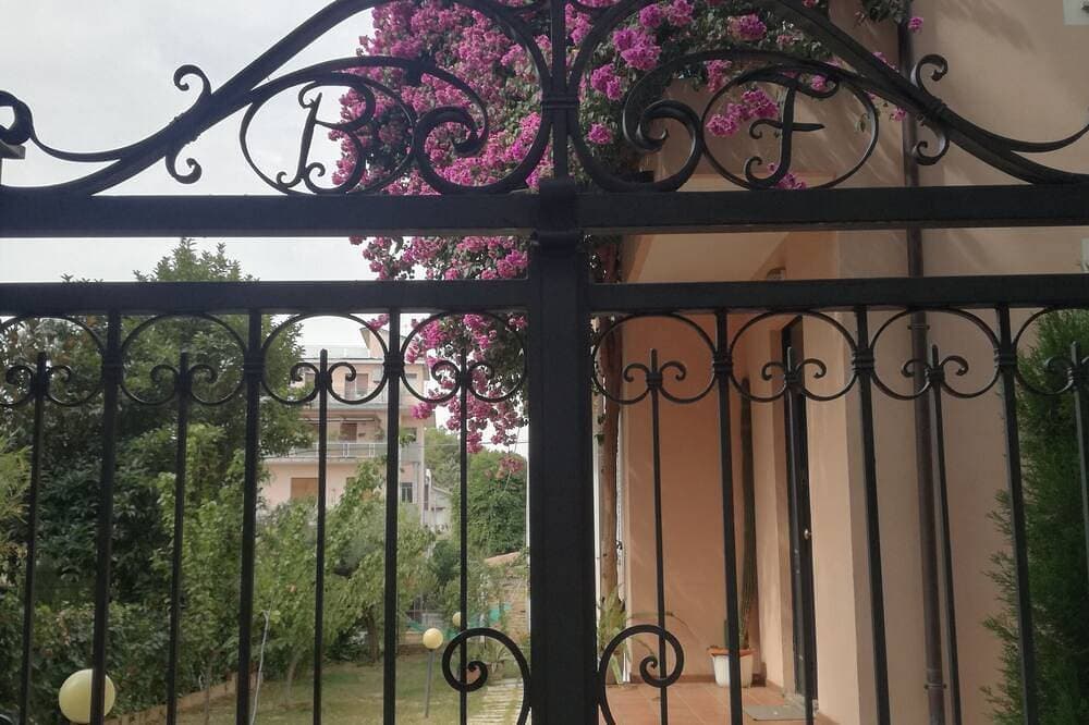 Foto 10 von 30: Villa mit Pescara zentralen Garten