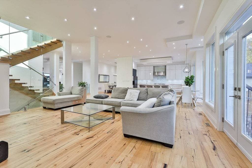 Foto 6 von 12: Comfortable Room in Toronto next to Yorkdale shopping mall