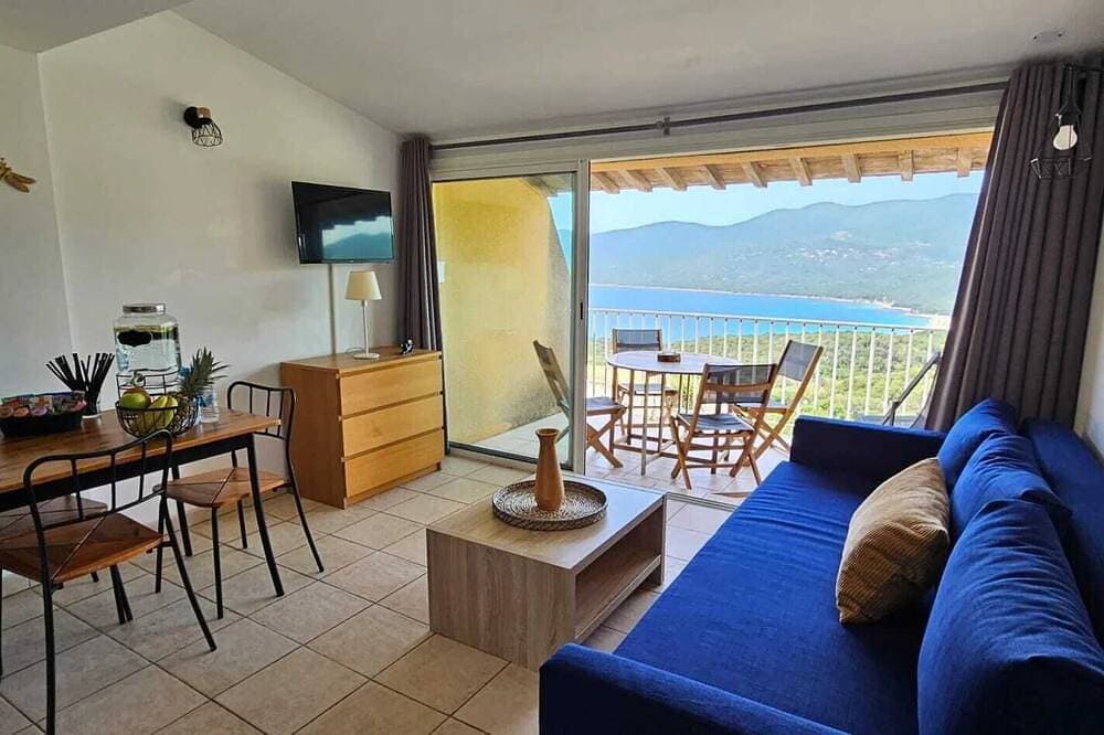 T2 Alba Rossa n°124, Charming sea and pool view 1